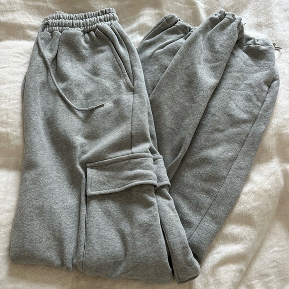 The Frankie Shop Cargo Sweatpants - Picture 1 of 5